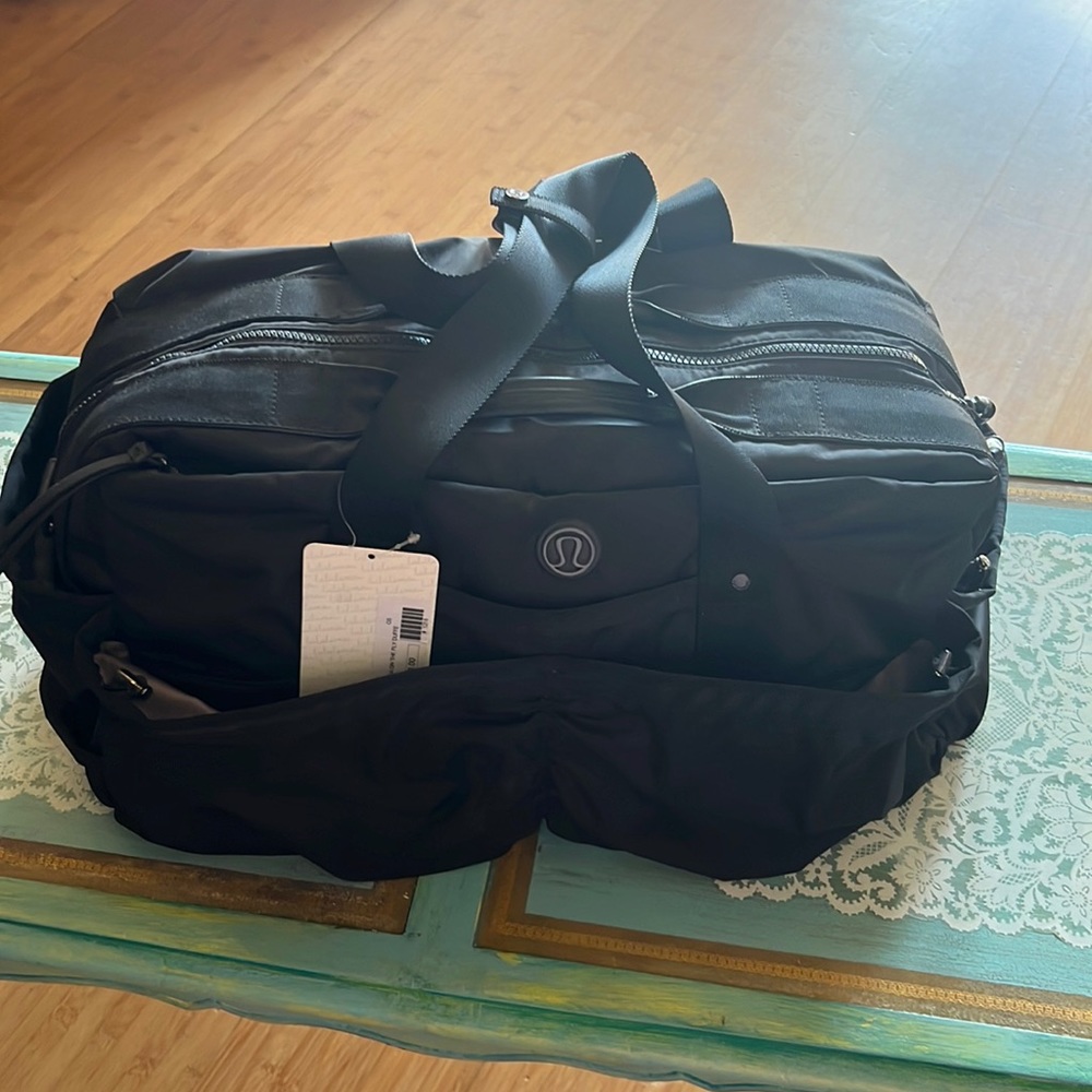 Lululemon. Yoga on the Fly Duffel